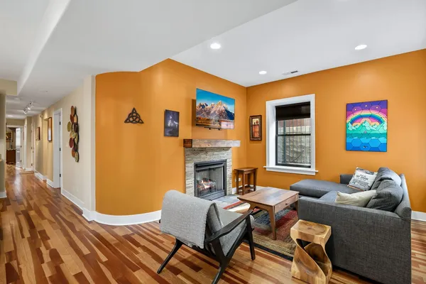 $374,900 | 1234 West Bryn Mawr Avenue, Unit G, Chicago, IL 60660