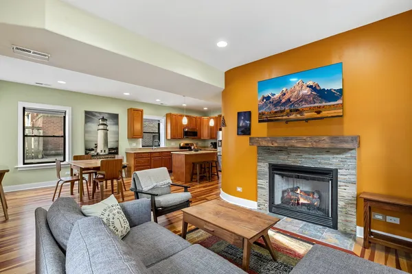 $374,900 | 1234 West Bryn Mawr Avenue, Unit G, Chicago, IL 60660