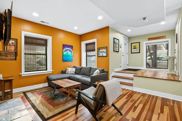 $374,900 | 1234 West Bryn Mawr Avenue, Unit G, Chicago, IL 60660