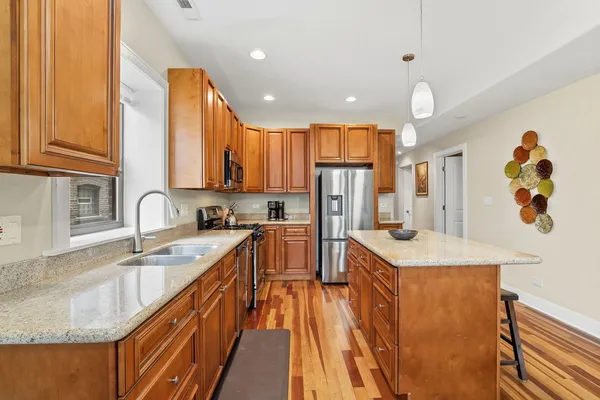 $374,900 | 1234 West Bryn Mawr Avenue, Unit G, Chicago, IL 60660