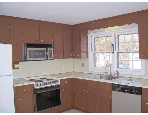 249 High Street Reading, MA 01867 - Photo 5 of 8 Gallery Image 5