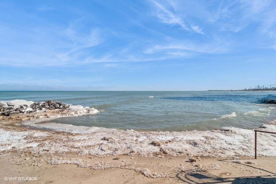 6251 North Sheridan Road, Unit 8 Chicago, IL 60660 - Photo 2 of 11 a view of ocean view with beach