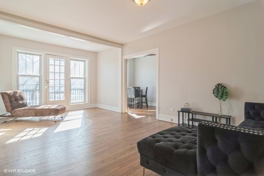 6251 North Sheridan Road, Unit 8 Chicago, IL 60660 - Photo 3 of 11 a living room with furniture and a large window
