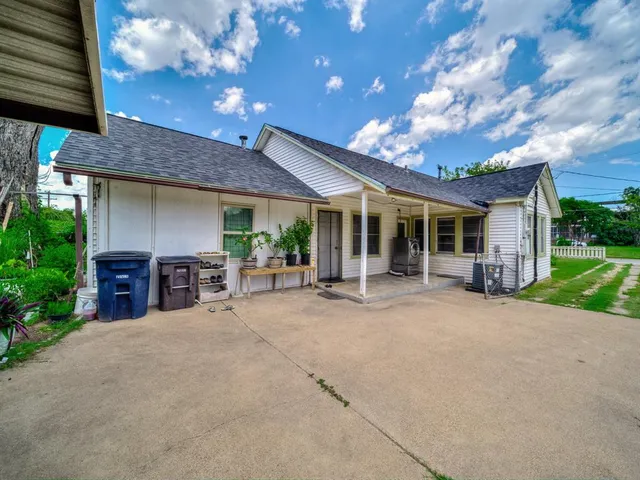 a view of a house with backyard porch and sitting area