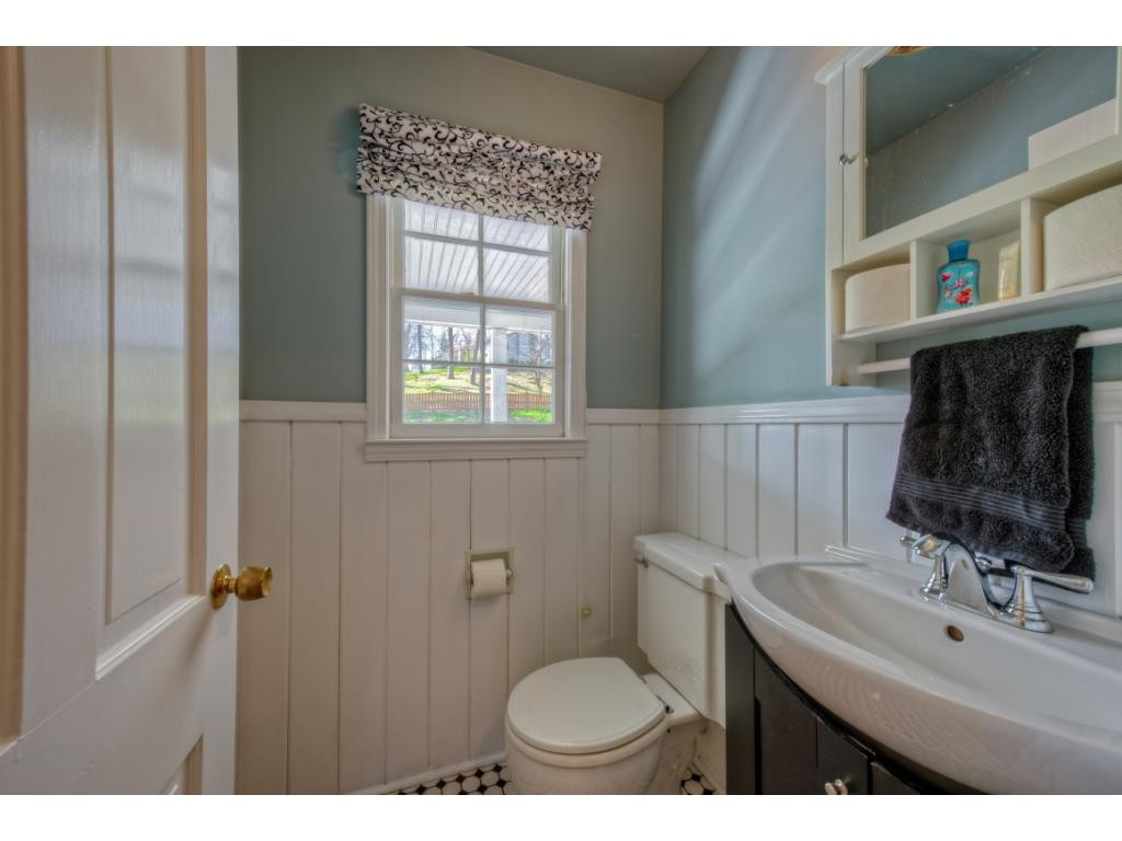 301 Robin Road Bristol, TN 37620 - Photo 11 of 36 Photo 11
