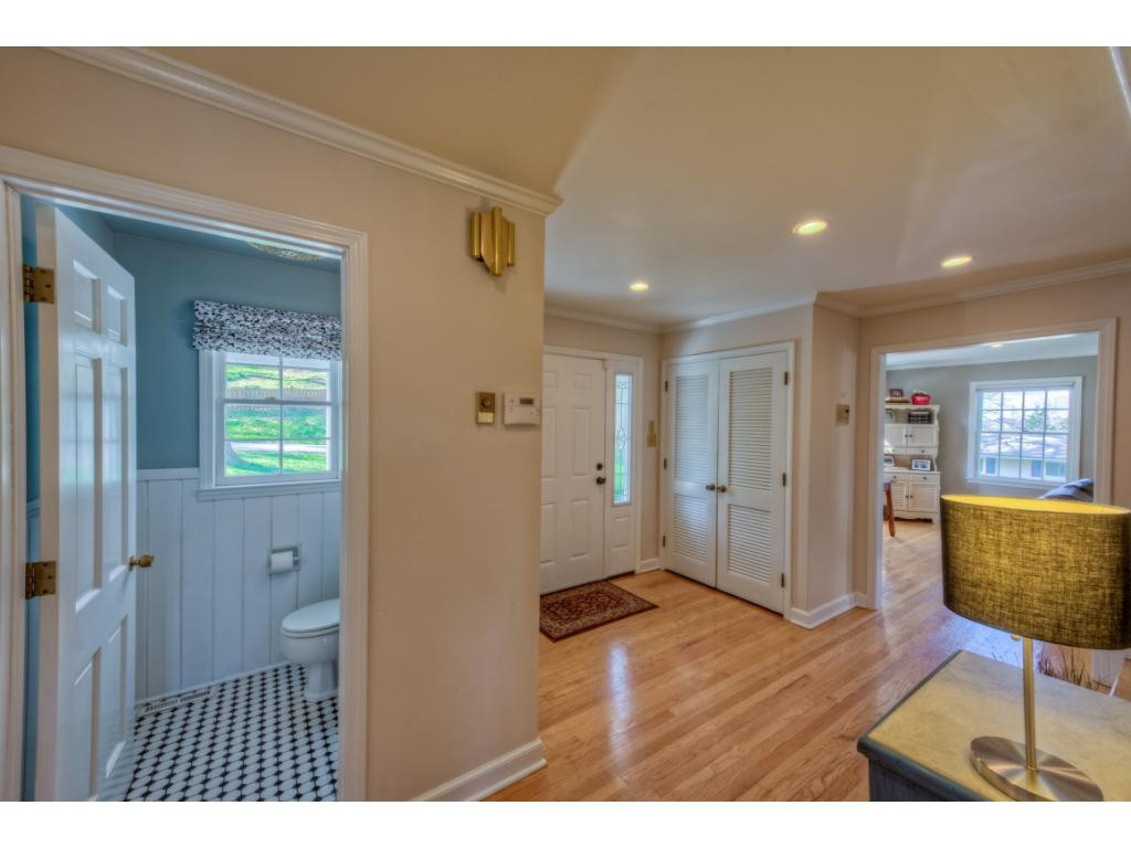 301 Robin Road Bristol, TN 37620 - Photo 10 of 36 Photo 10