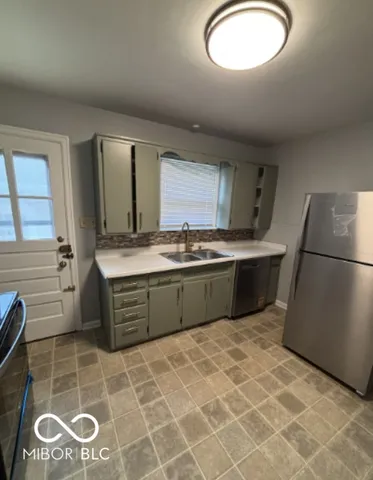 $1,100 | 102 Wallace Avenue, Indianapolis, IN 46201