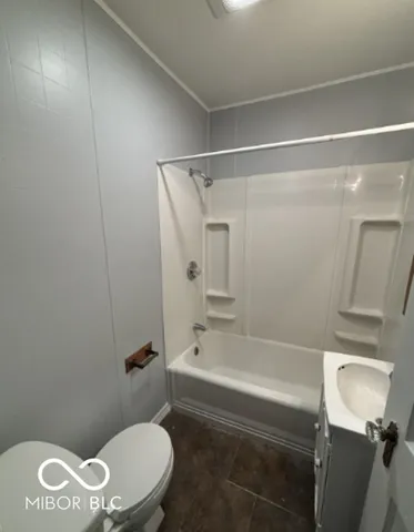 $1,100 | 102 Wallace Avenue, Indianapolis, IN 46201