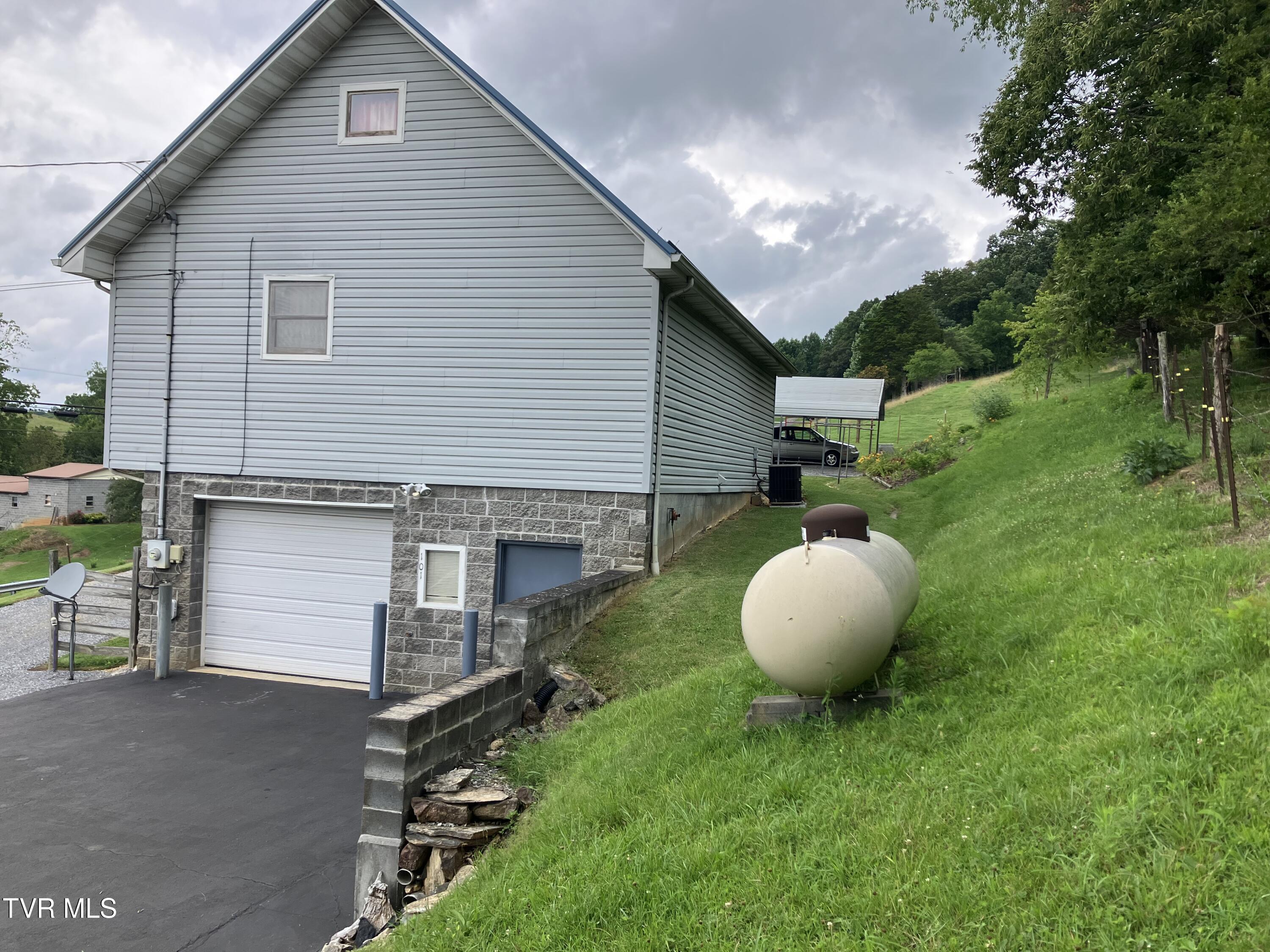 101 Tommy Campbell Road Jonesborough, TN 37659 - Photo 8 of 29 IMG_3714