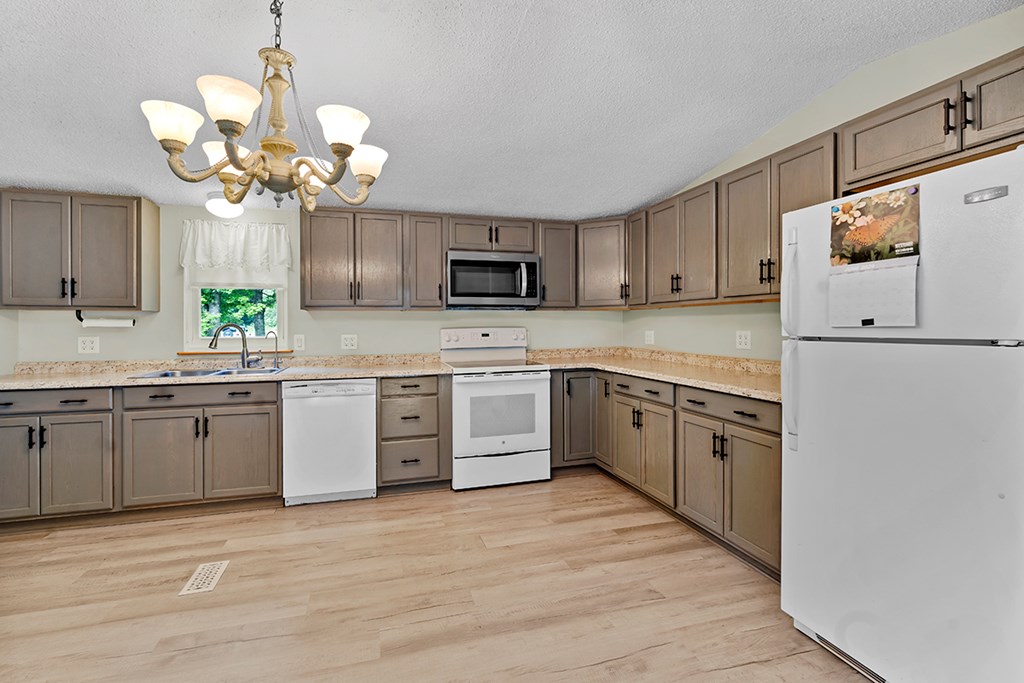 9423 Highway 246 Saluda, SC 29138 - Photo 9 of 20