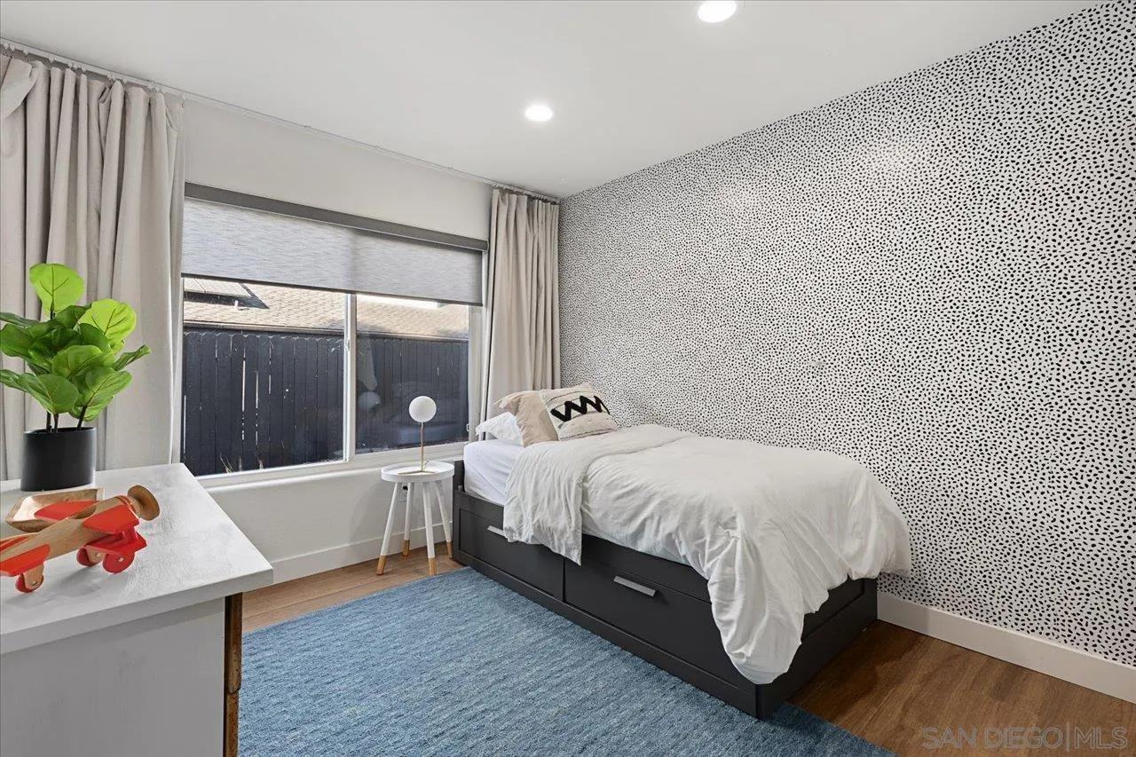 101 Rodney Avenue Encinitas, CA 92024 - Photo 16 of 31 a bed room with a bed and a potted plant