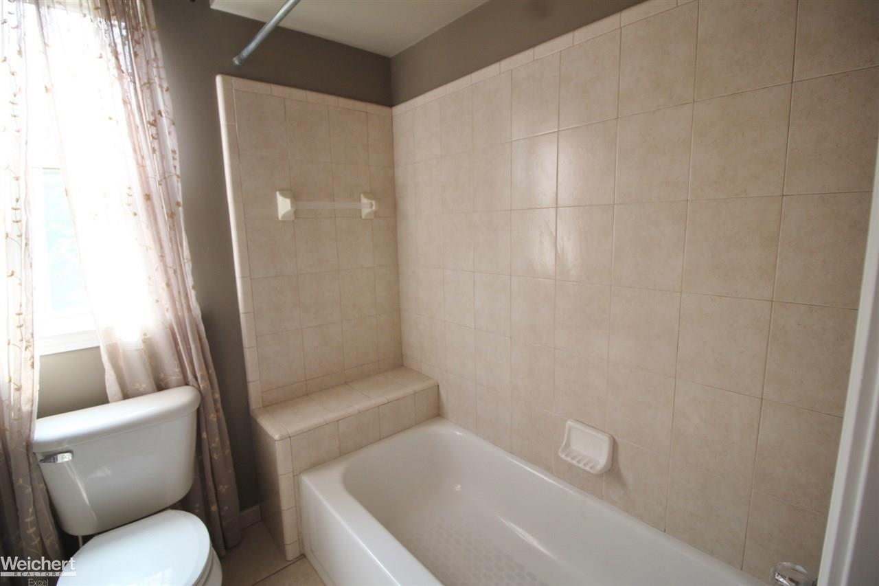 3281 Grand Park Rochester, MI 48307 - Photo 39 of 48 Tile Surround in Tub are