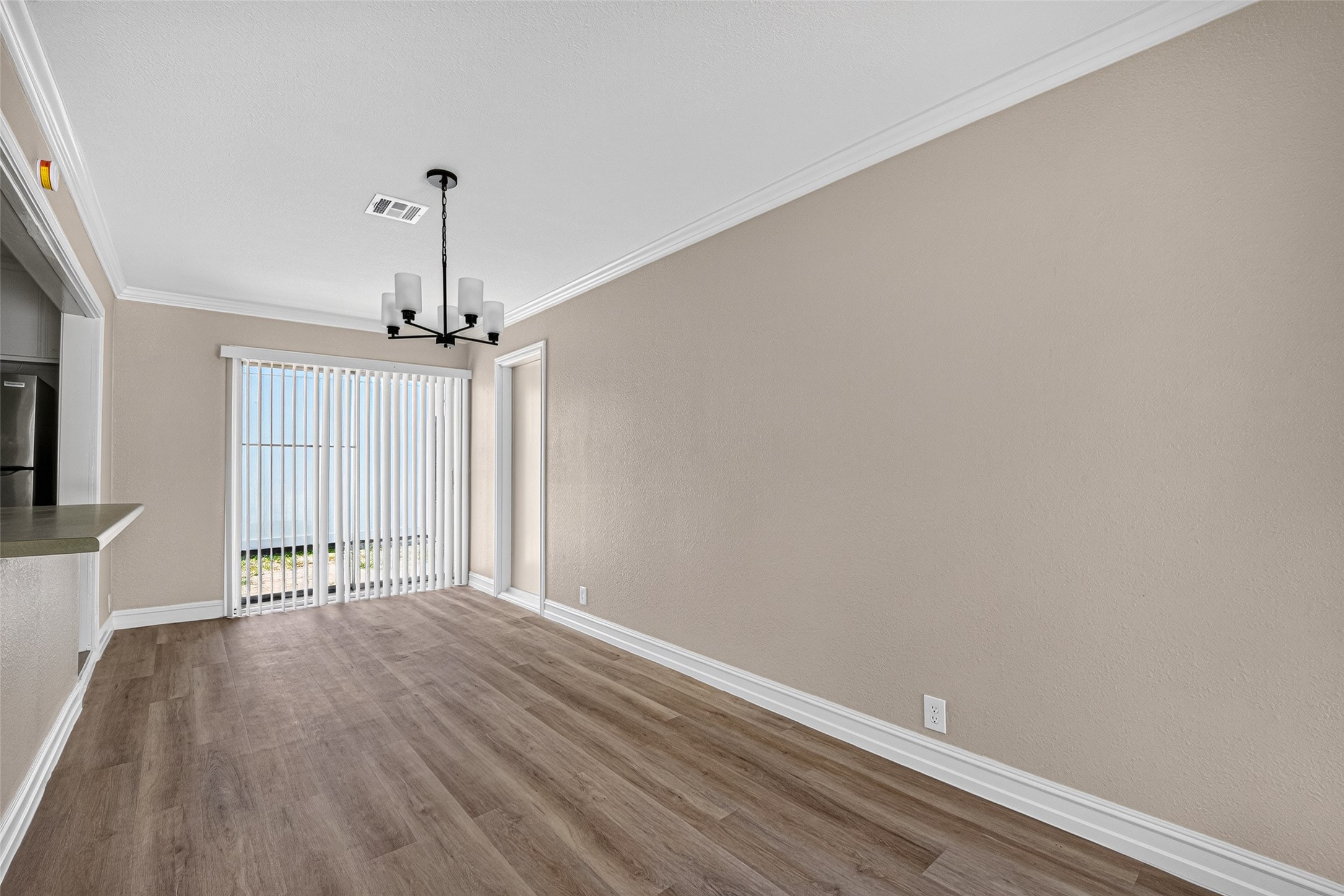 3218 Grant Street Pasadena, TX 77503 - Photo 12 of 26 Plenty of space in the dining area, could also be used as a flex space.