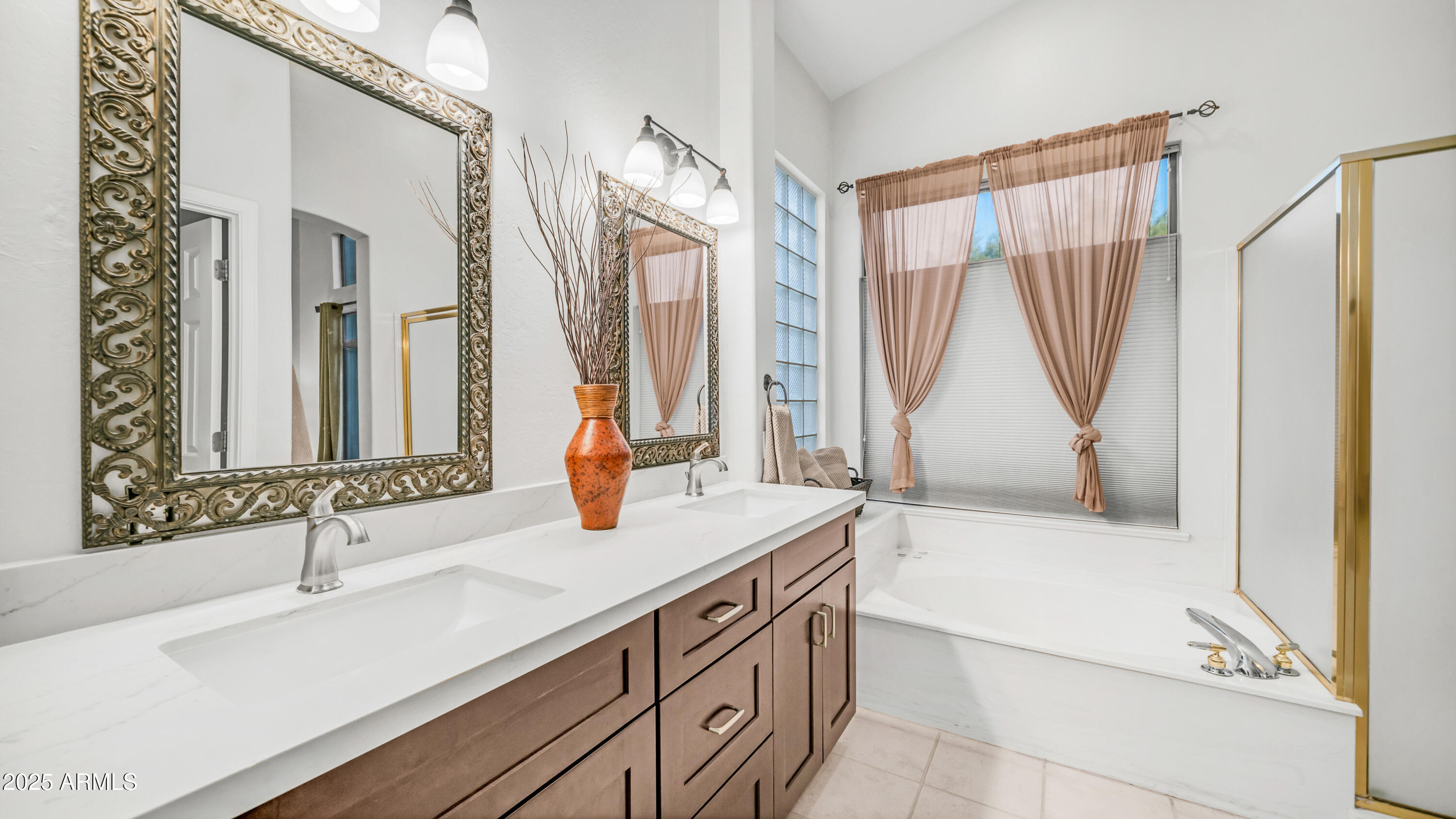 6334 East Viewmont Drive, Unit 17 Mesa, AZ 85215 - Photo 18 of 39 Primary Bath