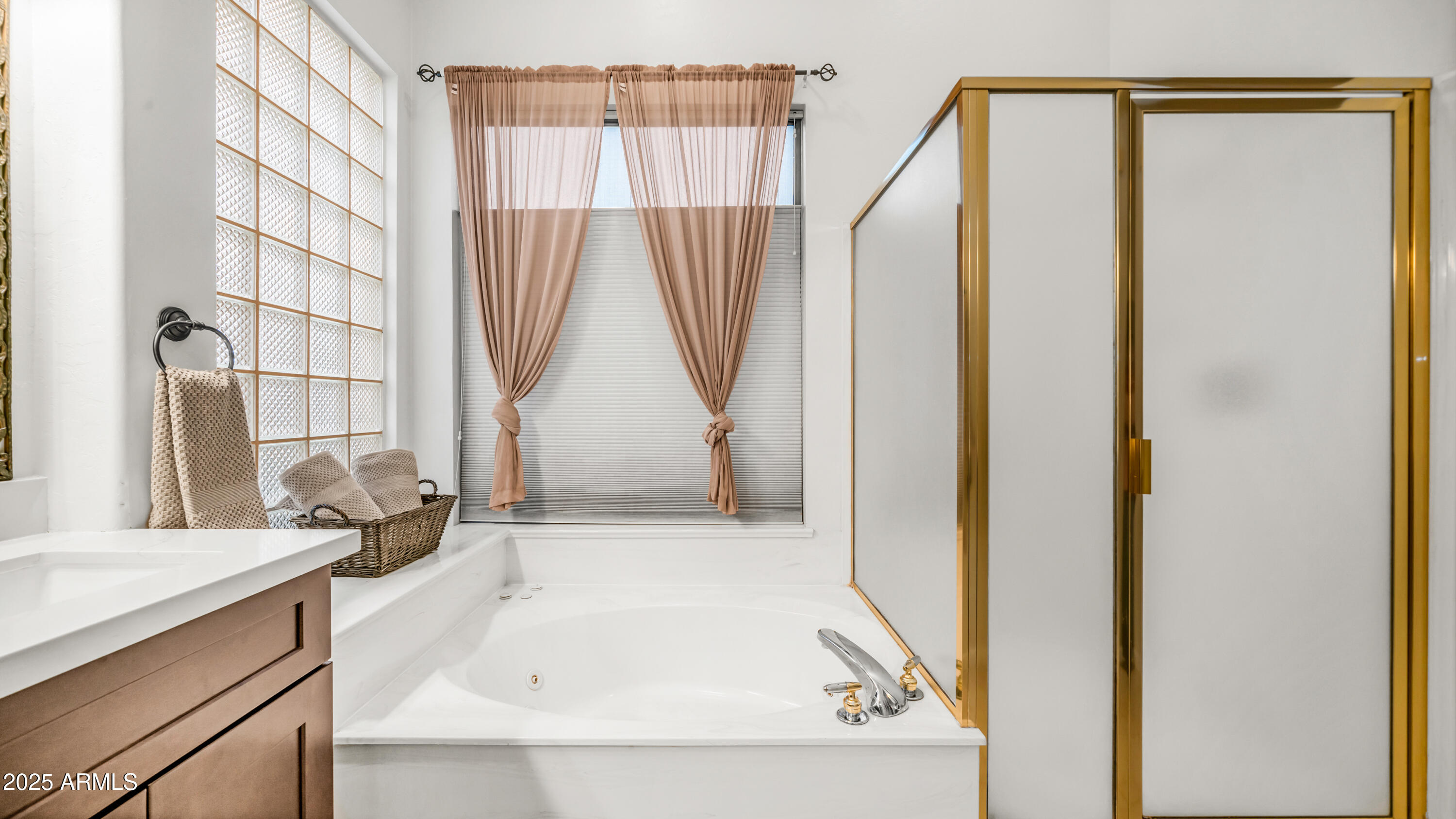 6334 East Viewmont Drive, Unit 17 Mesa, AZ 85215 - Photo 19 of 39 Primary Bath