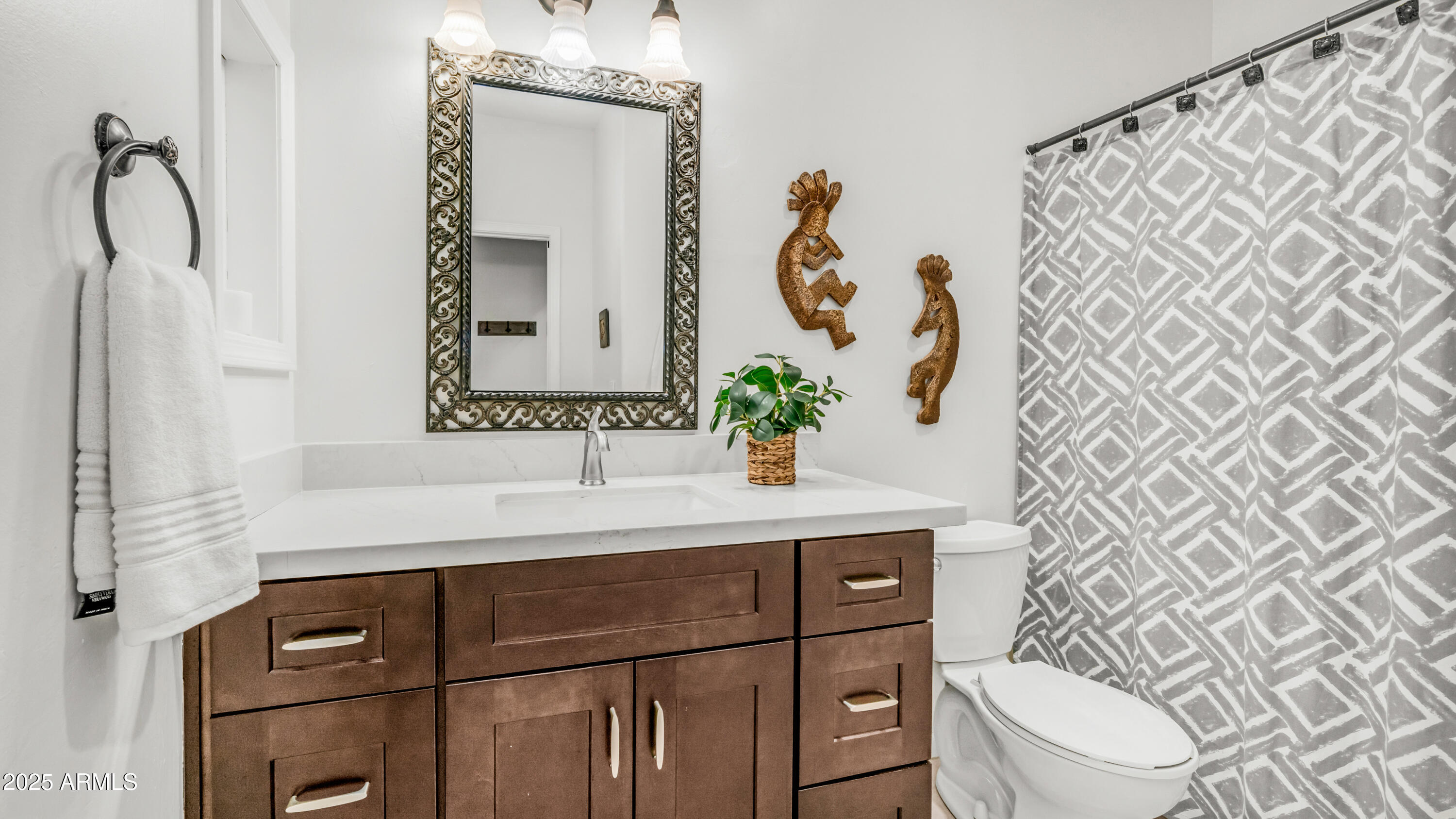 6334 East Viewmont Drive, Unit 17 Mesa, AZ 85215 - Photo 21 of 39 Bathroom 2