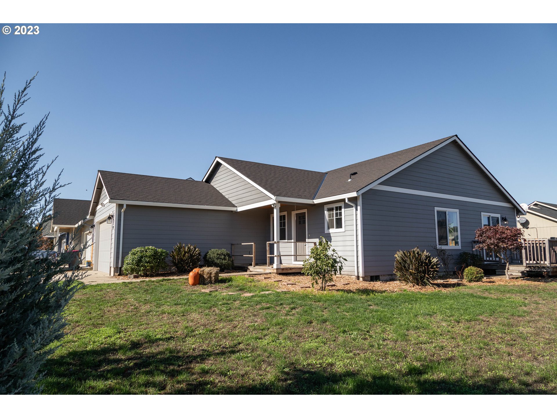 769 Southeast Meadows Loop Sheridan, OR 97378 - Photo 20 of 20 a front view of a house with garden
