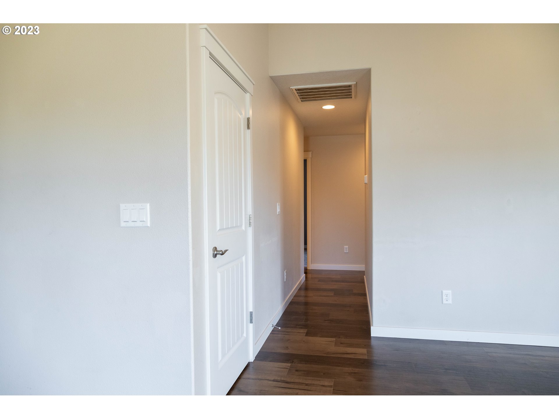 769 Southeast Meadows Loop Sheridan, OR 97378 - Photo 7 of 20 a view of a hallway with wooden floor
