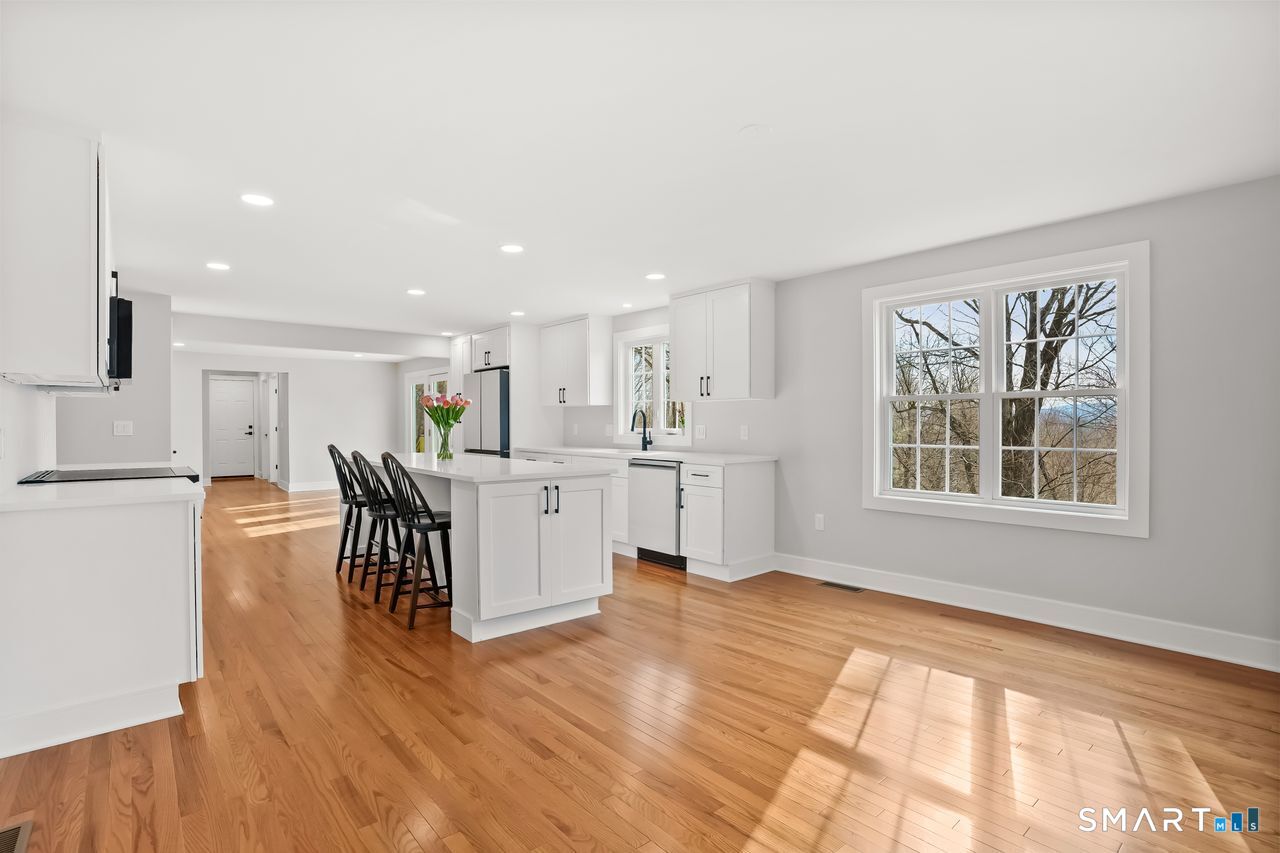 202 Hogan Road Hamden, CT 06518 - Photo 11 of 40