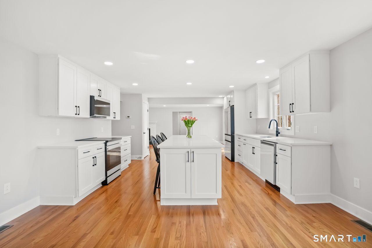 202 Hogan Road Hamden, CT 06518 - Photo 12 of 40