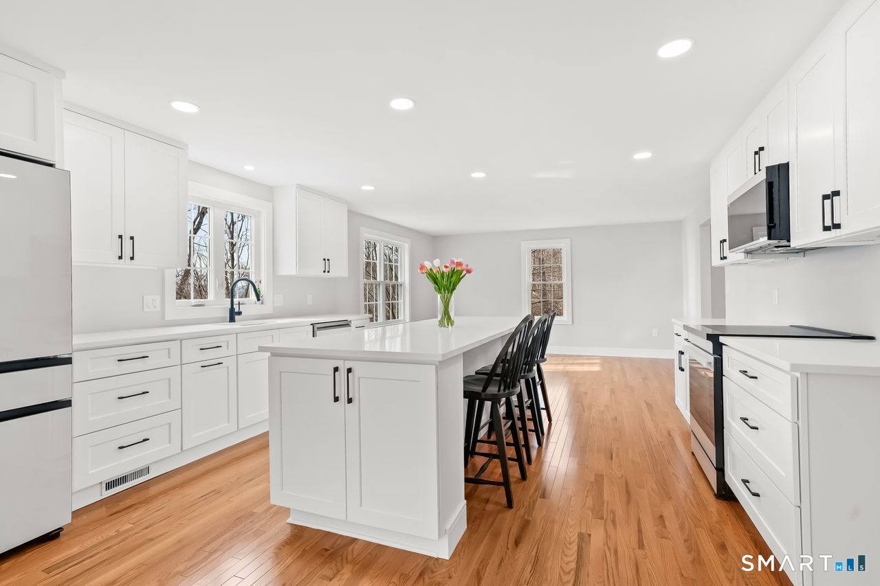 202 Hogan Road Hamden, CT 06518 - Photo 13 of 40