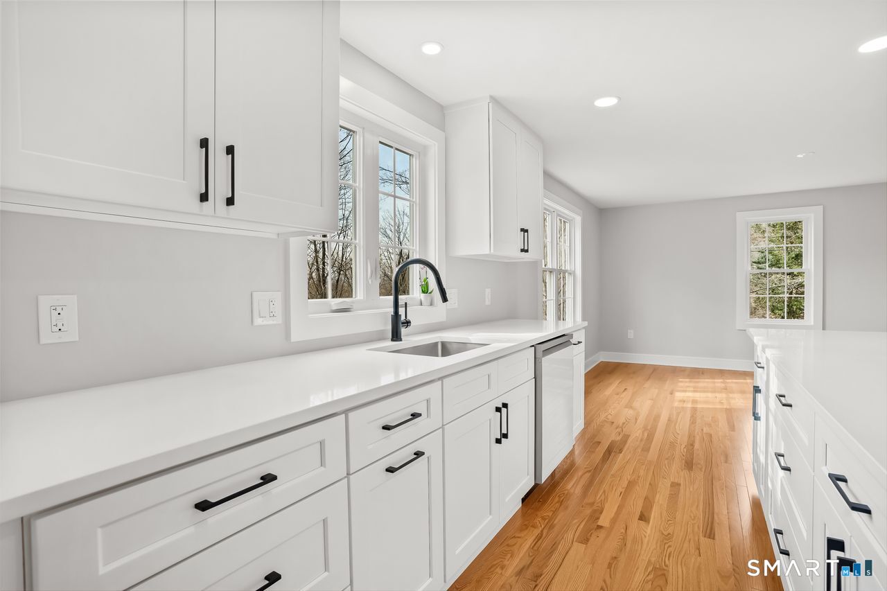 202 Hogan Road Hamden, CT 06518 - Photo 14 of 40