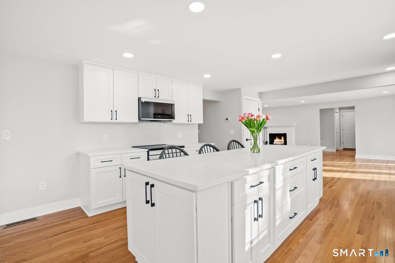 202 Hogan Road Hamden, CT 06518 - Photo 15 of 40