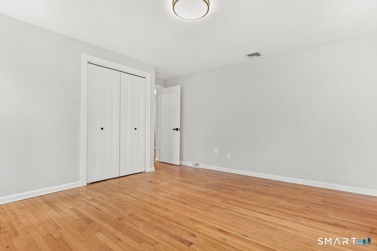 202 Hogan Road Hamden, CT 06518 - Photo 30 of 40