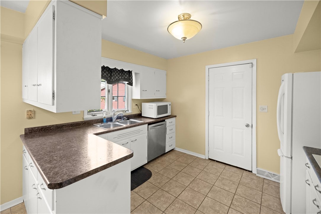 4103 Newcastle Drive Decatur, IL 62526 - Photo 7 of 26 Gallery Image 7