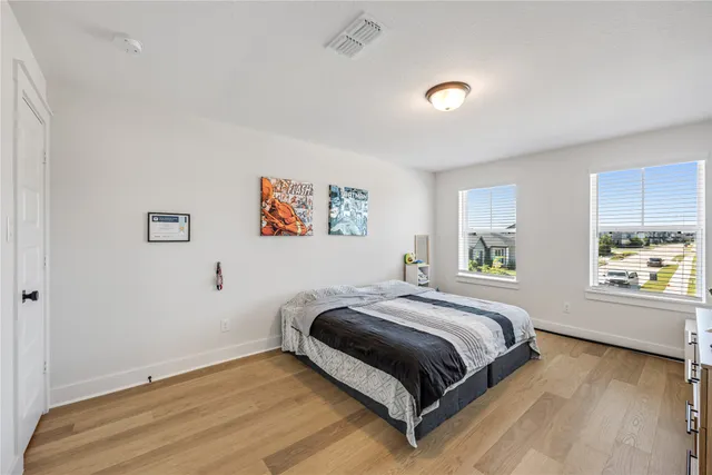 a picture of a bench in the window