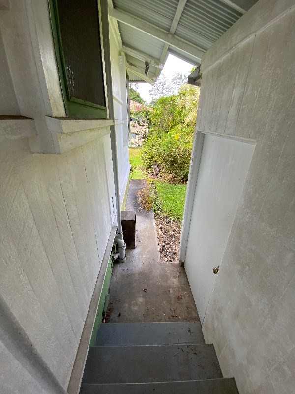17-324 Volcano Road Kurtistown, HI 96749 - Photo 8 of 30 a view of a porch