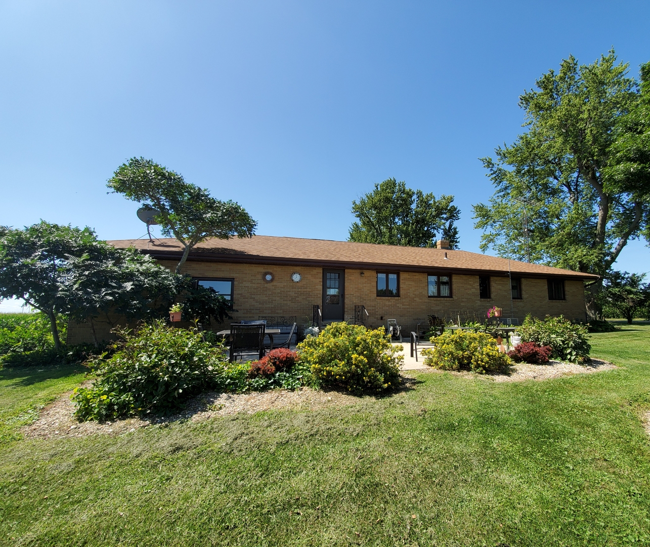 2502 Tower Road West Brooklyn, IL 61378 - Photo 20 of 26 a front view of house with a yard