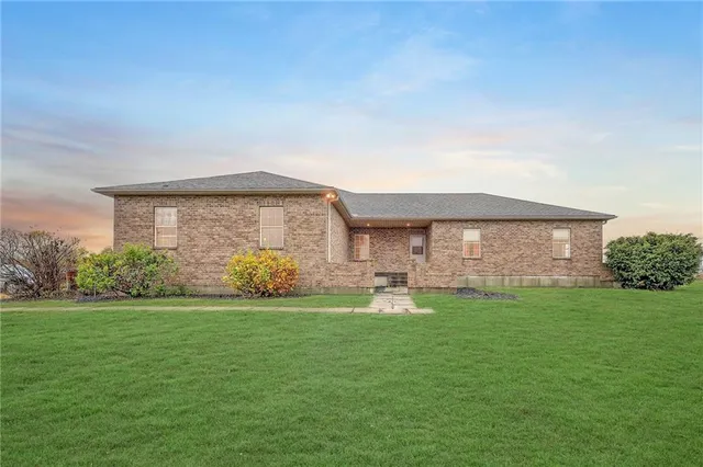 $995,000 | 33270 Switzer Road, Paola, KS 66071