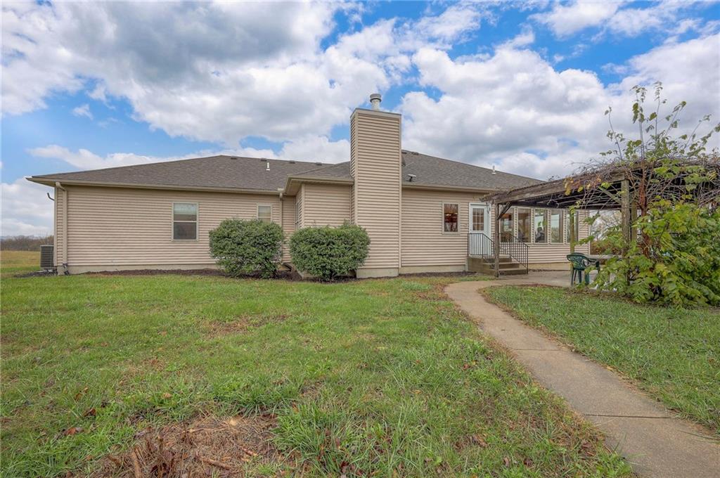 33270 Switzer Road Paola, KS 66071 - Photo 16 of 49