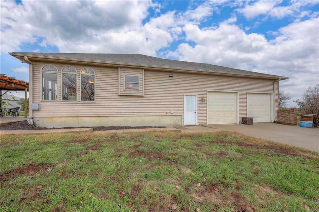 33270 Switzer Road Paola, KS 66071 - Photo 17 of 49