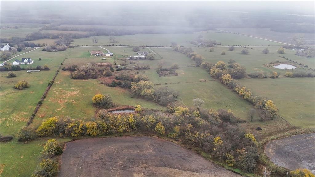 33270 Switzer Road Paola, KS 66071 - Photo 3 of 49