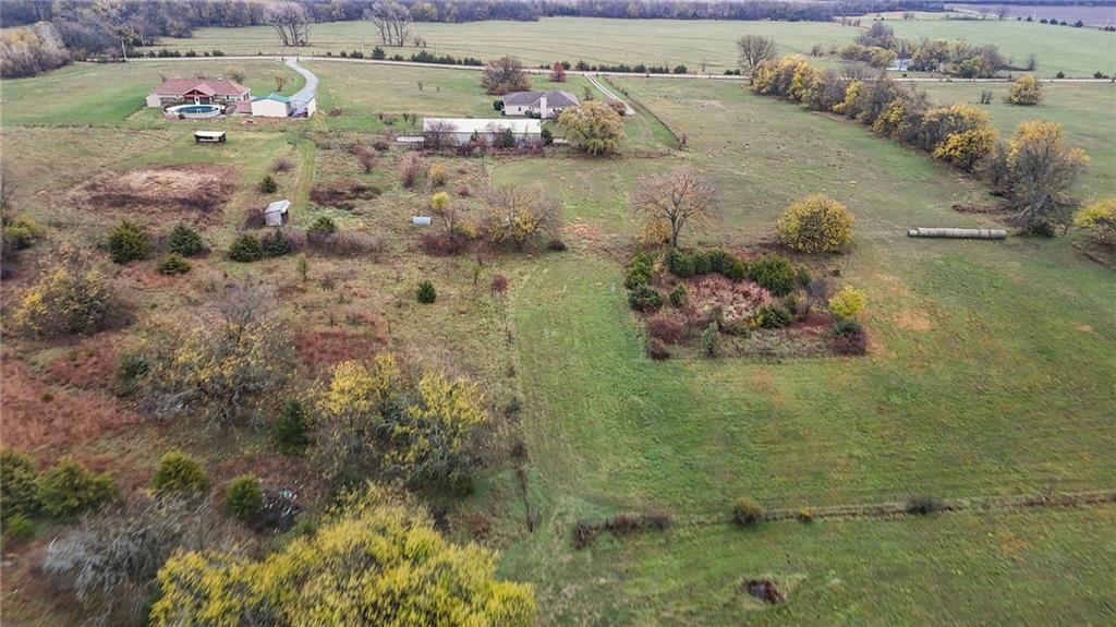 33270 Switzer Road Paola, KS 66071 - Photo 7 of 49