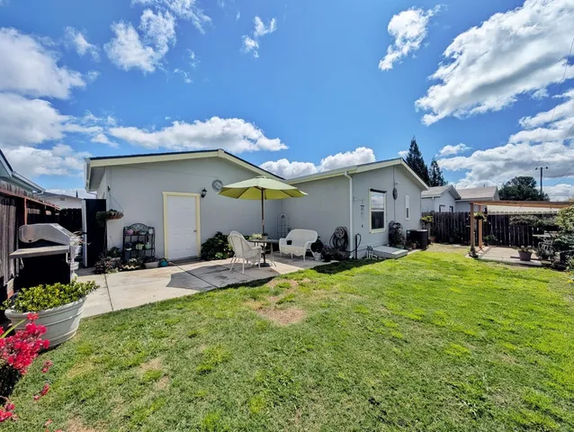 $319,900 | 5829 West Park Drive, Ione, CA 95640