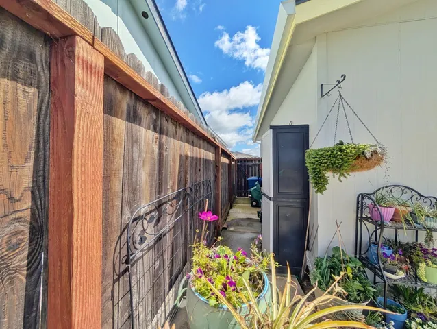 $319,900 | 5829 West Park Drive, Ione, CA 95640