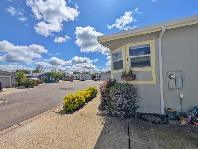 $319,900 | 5829 West Park Drive, Ione, CA 95640