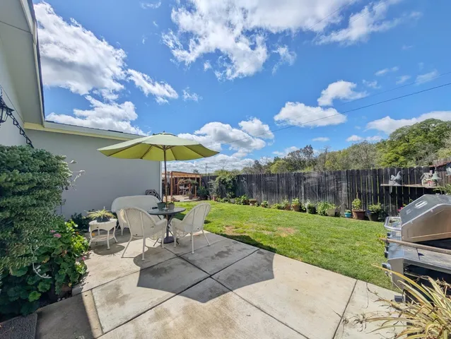 $319,900 | 5829 West Park Drive, Ione, CA 95640