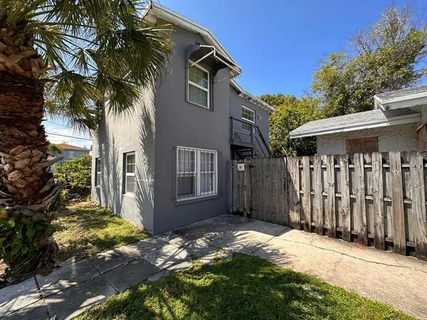 $1,375 | 2005 Broward Avenue, Unit 2, West Palm Beach, FL 33407