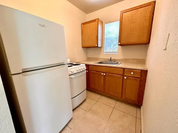$1,375 | 2005 Broward Avenue, Unit 2, West Palm Beach, FL 33407