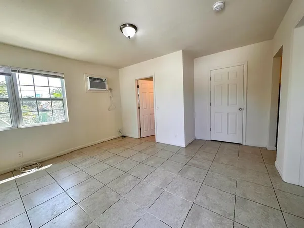 $1,375 | 2005 Broward Avenue, Unit 2, West Palm Beach, FL 33407