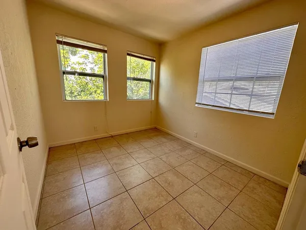 $1,375 | 2005 Broward Avenue, Unit 2, West Palm Beach, FL 33407