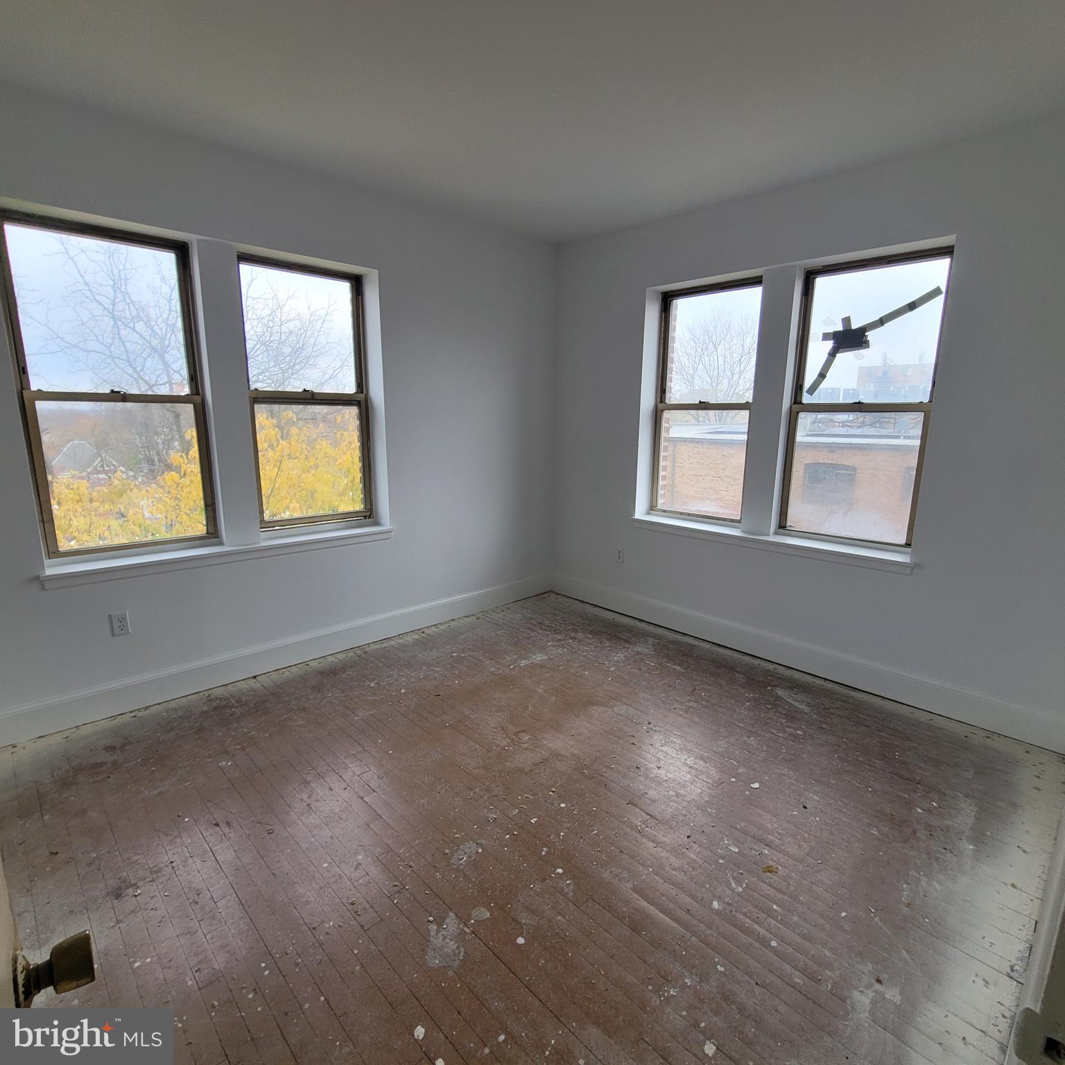 1673 Park Road Northwest, Unit 502 Washington, DC 20010 - Photo 3 of 23 an empty room that has a window