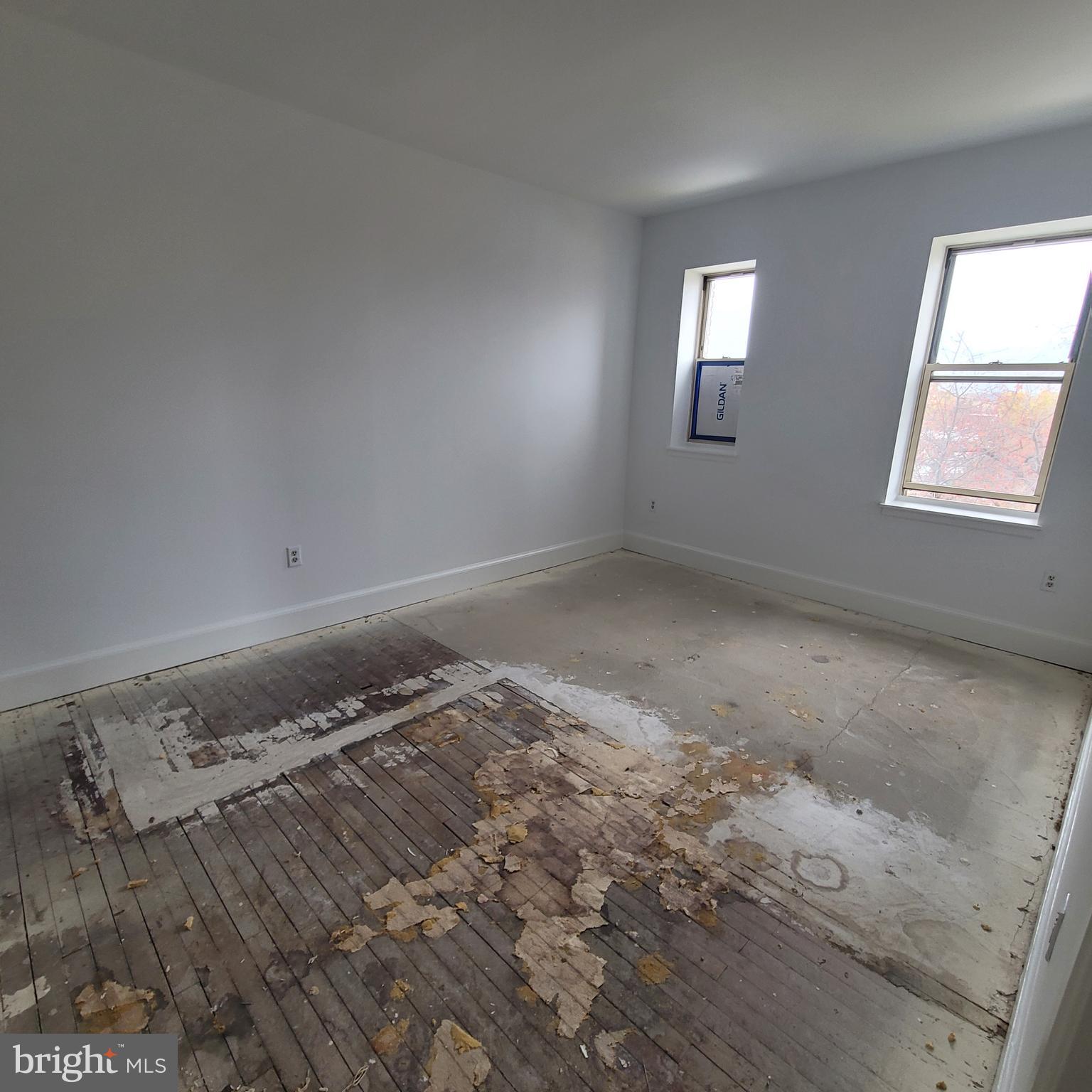 1673 Park Road Northwest, Unit 502 Washington, DC 20010 - Photo 5 of 23 an empty room with a bed