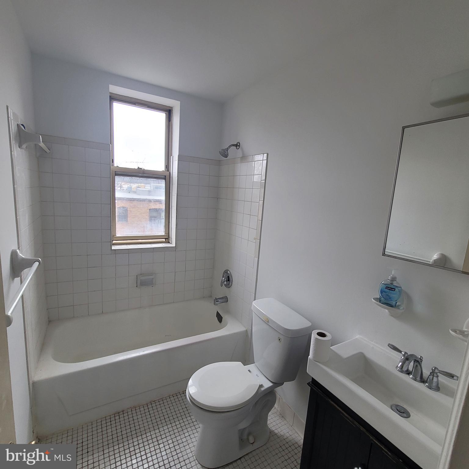1673 Park Road Northwest, Unit 502 Washington, DC 20010 - Photo 6 of 23 a bathroom with a sink toilet and bathtub