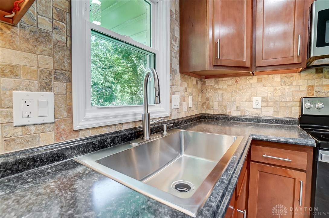 1369 Falke Drive Riverside, OH 45432 - Photo 13 of 44