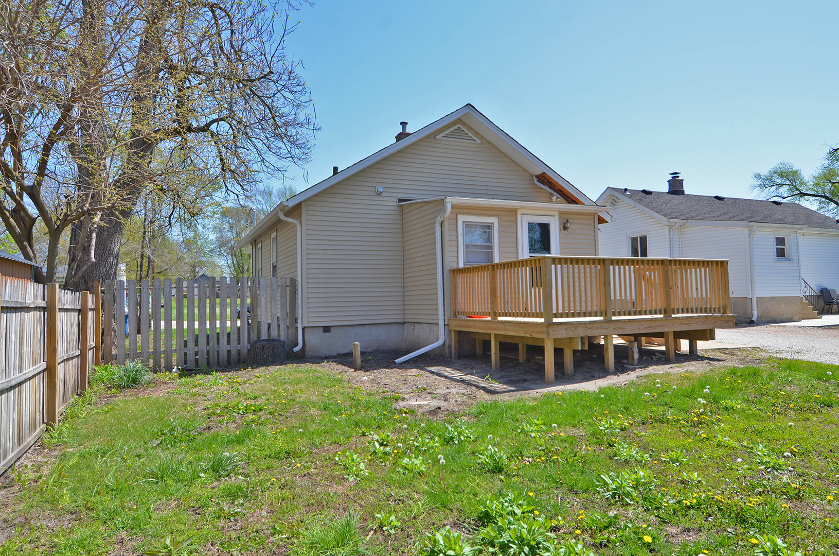 1617 Pine Street Ottawa, IL 61350 - Photo 12 of 13 a view of a house with a yard and sitting area